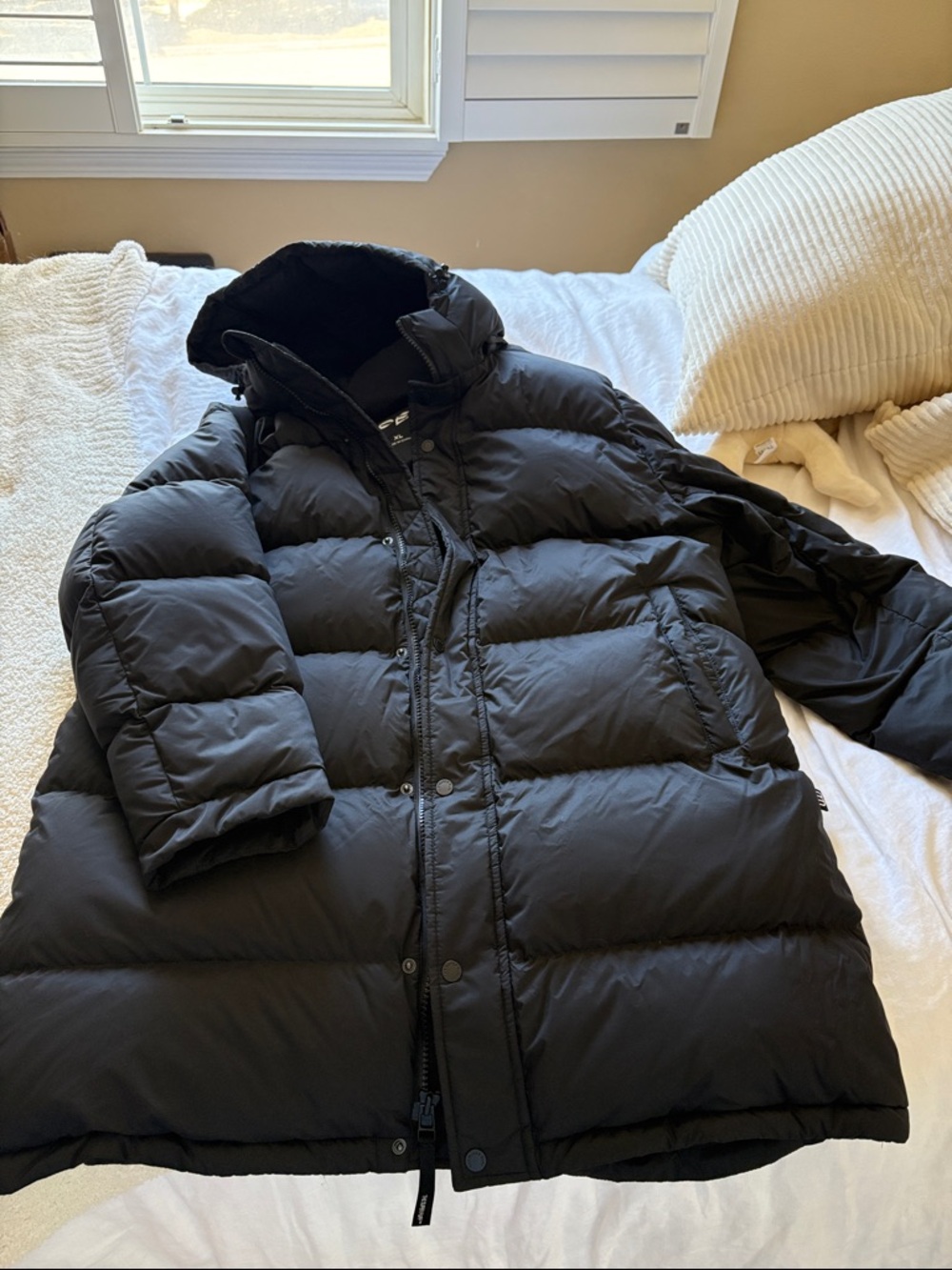 Aritzia the super puff jacket